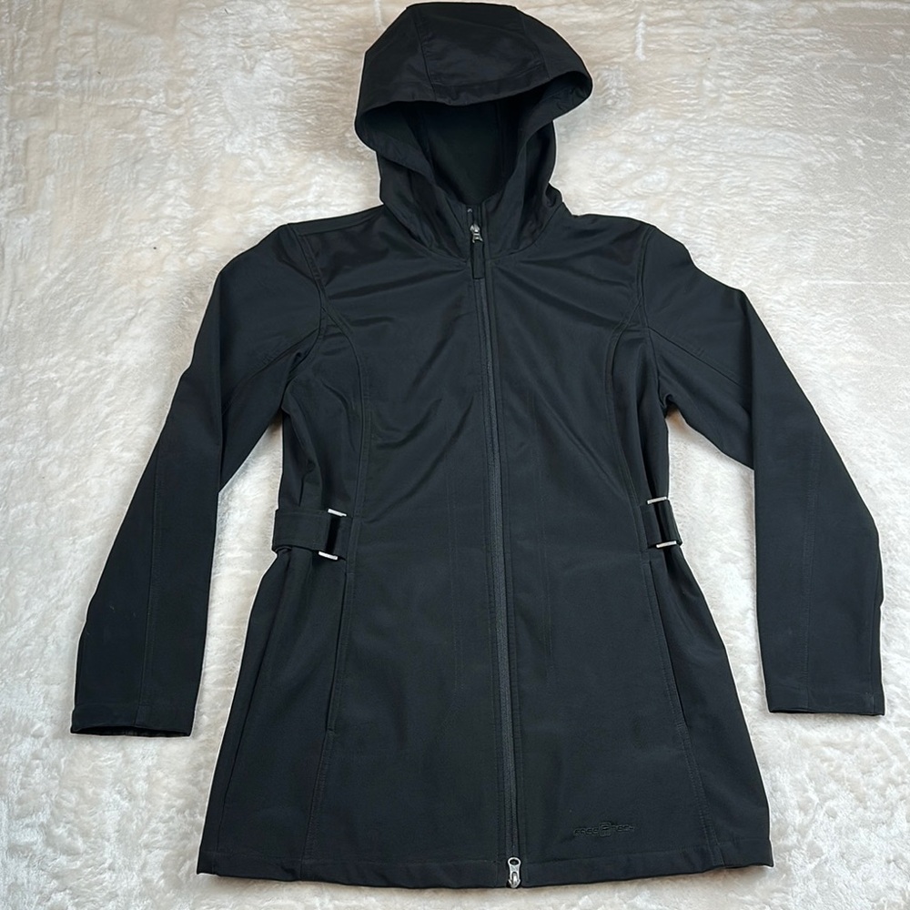 Black Ski Jacket with Insulation and Snow-Ready Features